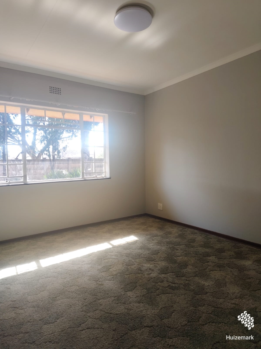 To Let 3 Bedroom Property for Rent in Vaalpark Free State